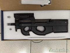 P90 KRYTAC con caricatori e batterie aggiuntivi