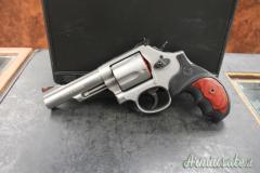 Smith & Wesson 69 COMBAT MAGNUM .44 Remington Magnum