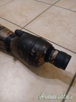 Konus 25-75×75 con treppiede di sostegno