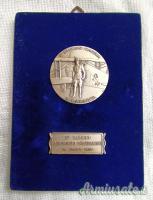 Lotto costituito da un crest ed una targa ricordo appartenuto al Col. pilota A.M. EUGENIO GEYMET