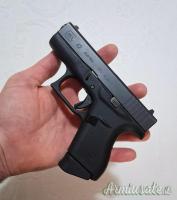 Glock 42 Gen4 Cal. 380 Auto/9 corto, con 2 caricatori prolungati da 6 colpi e valigetta originale.