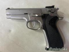 Smith & Wesson INOX cal. 9x21