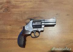 SMITH & WESSON REVOLVER MOD. 686 PLUS DELUXE 3” .357MG. INOX