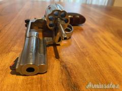 SMITH & WESSON REVOLVER MOD. 686 PLUS DELUXE 3” .357MG. INOX