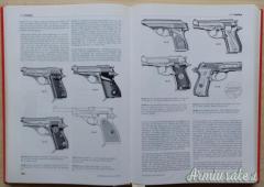 REVOLVER UND PISTOLEN