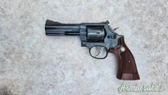 Revolver Smith e Wesson 586 cal 357 mag canna 4 pollici completo di scatola condizioni ottime