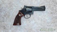 Revolver Smith e Wesson 586 cal 357 mag canna 4 pollici completo di scatola condizioni ottime