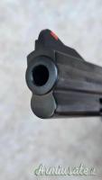 Revolver Smith e Wesson 586 cal 357 mag canna 4 pollici completo di scatola condizioni ottime