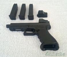 Glock 17 Gen. 4 FTO Cal. 9X21, con 3 caricatori da 17 colpi