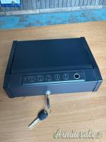 Cassetta di sicurezza con chiave e lettura impronta digitale