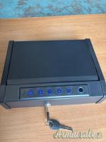 Cassetta di sicurezza con chiave e lettura impronta digitale