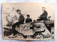 Fotografia epoca nazista con 3 carristi e carro delle “PAZER-DIVISION” del HEER- WEHRMACHT