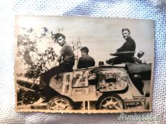 Fotografia epoca nazista con 3 carristi e carro delle “PAZER-DIVISION” del HEER- WEHRMACHT