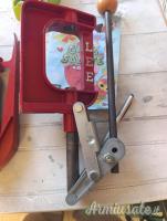 Causa problemi di salute fine attività sportiva cedo materiale da ricarica tutto.