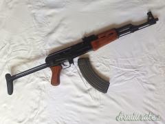 VENDO REPLICA INERTE AKS-47 (KALASHNIKOV CALCIO PIEGHEVOLE) - MARCA DENIX - LIBERA VENDITA