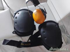 # Ginocchiere e cuffie