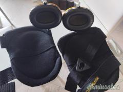 # Ginocchiere e cuffie