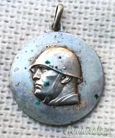 Rara medaglia commemorativa su “BENITO MUSSOLINI” primi di maggio 1945 in Argento 800