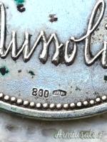 Rara medaglia commemorativa su “BENITO MUSSOLINI” primi di maggio 1945 in Argento 800