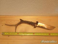 Coltello artigianale con manico in palco di capriolo