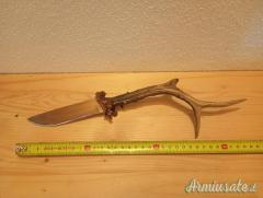 Coltello artigianale con manico in palco di capriolo