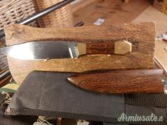 COLTELLO CON CUSTODIA A LAMA FISSA