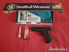 Smith & Wesson SD9 9x21mm IMI + 9x19