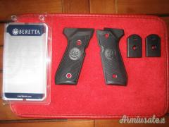 Guancette Beretta 92/98FS/92SB + 2 fondelli per caricatori.