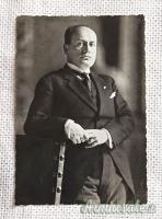 Rara fotografia d’epoca fascista che ritrae Benito MUSSOLINI da giovane che posa in abito elegante