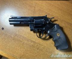 Colt pyton