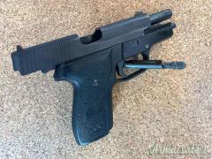 SIG-Sauer P228 9x21mm IMI