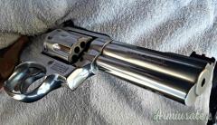 Smith & Wesson 617 .22 LR Long Rifle
