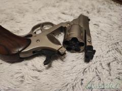 Revolver USA  Detective - stile Smith & Wesson  - mod. Defender Special Cal.32 S&W