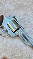 Revolver Smith e Wesson modello 66 cal 357 mag canna 6 pollici ottime condizioni