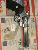 Revolver marca COLT, mod. Python Inox, cal.357 MAG