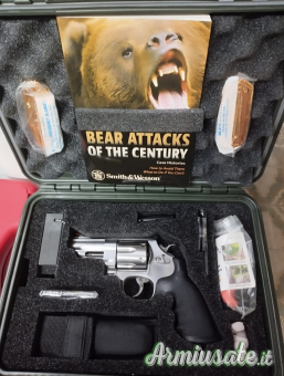 REVOLVER  SMITH & WESSON MOD. 629 ES EMERGENCY SURVIVAL TOOL KIT CAL. 44 MAGNUM.