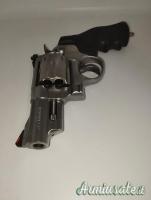 REVOLVER  SMITH & WESSON MOD. 629 ES EMERGENCY SURVIVAL TOOL KIT CAL. 44 MAGNUM.