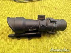 Trijicon ACOG 4×32, Model TA01, Slitta M16 / AR15