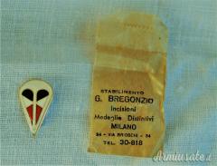 Distintivo d’epoca nazista da berretto per “FALLSCHIRMJAGER” realizzato “BREGONZIO-MILANO”