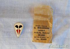 Distintivo d’epoca nazista da berretto per “FALLSCHIRMJAGER” realizzato “BREGONZIO-MILANO”