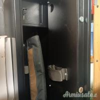 Vendo armadio della ditta Bulla per due fucili. 163 cm