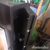 Vendo armadio della ditta Bulla per due fucili. 163 cm