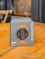 Garmin Fenix 8, calibro 51 mm, con colore Sapphire e arancione