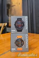 Garmin Fenix 8, calibro 51 mm, con colore Sapphire e arancione