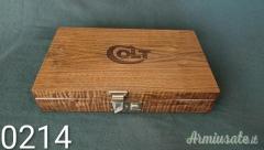 #0999 Valigetta Legno Logo Colt