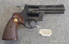 Revolver Colt Python 4'' Royal Blue Cal. 357 Mag. (Usato pari al nuovo)
