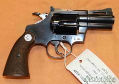 Revolver Colt Diamondback Cal. 38SP.
