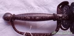 Spadino del 1700 in acciaio ageminato in argento.
