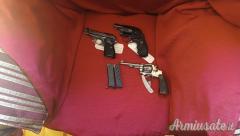 Tripletta di armi - pistole e revolver