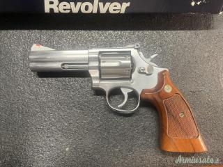 Smith & Wesson 686 cal .357 Magnum  4